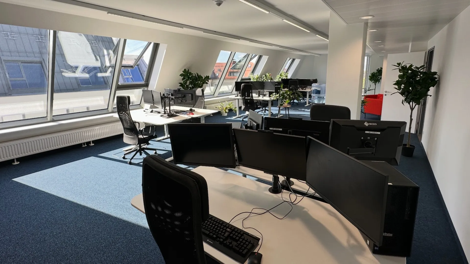 Workstations at HOLLY HUB